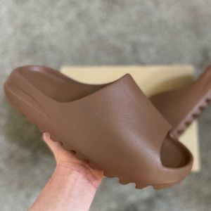 Yeezy Slide Flax (FZ5896)